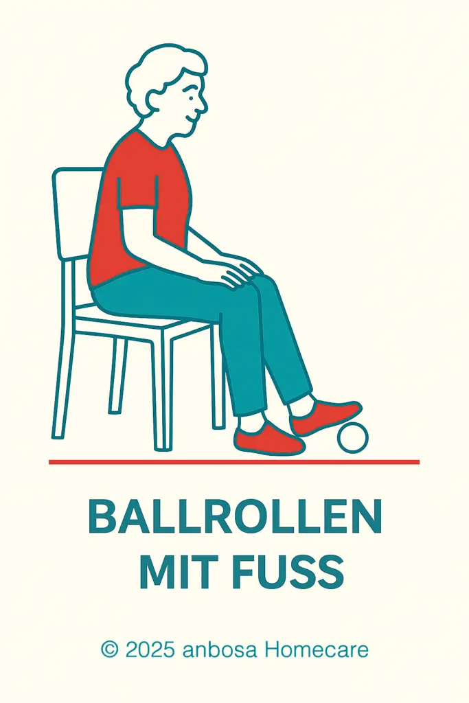 Ballrollen mit Fuß: Seniorin sitzt auf einem Stuhl und rollt einen Ball mit dem Fuß – Sturzprophylaxe im Alter