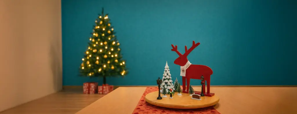 Weihnachtlich ruhiger Ruheraum der Tagespflege Palisadenstraße mit Weihnachtsbaum als Symbol für den Jahresbeginn