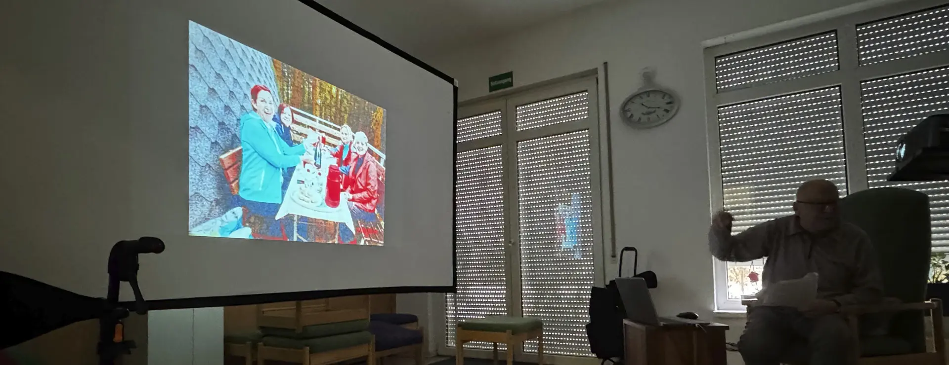 Diavortrag Schwarzwald in der Tagespflege Palisadenstraße – Peter Hasler berichtet über seine 285 km Wanderung von Pforzheim nach Basel